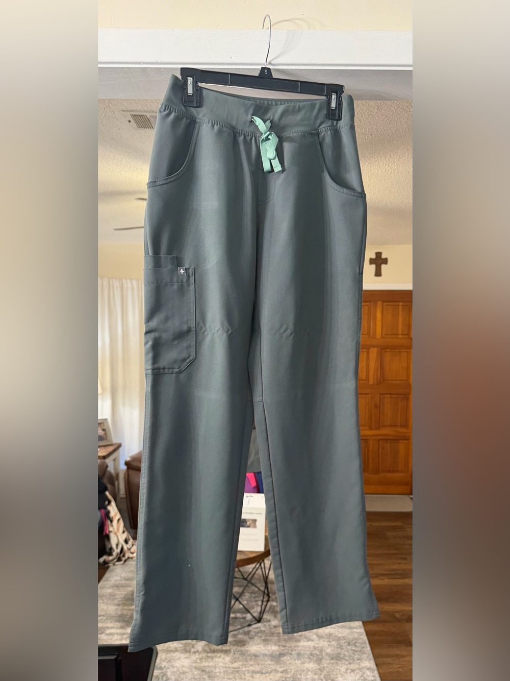 FIGS Women’s Kade Cargo Scrub Pants